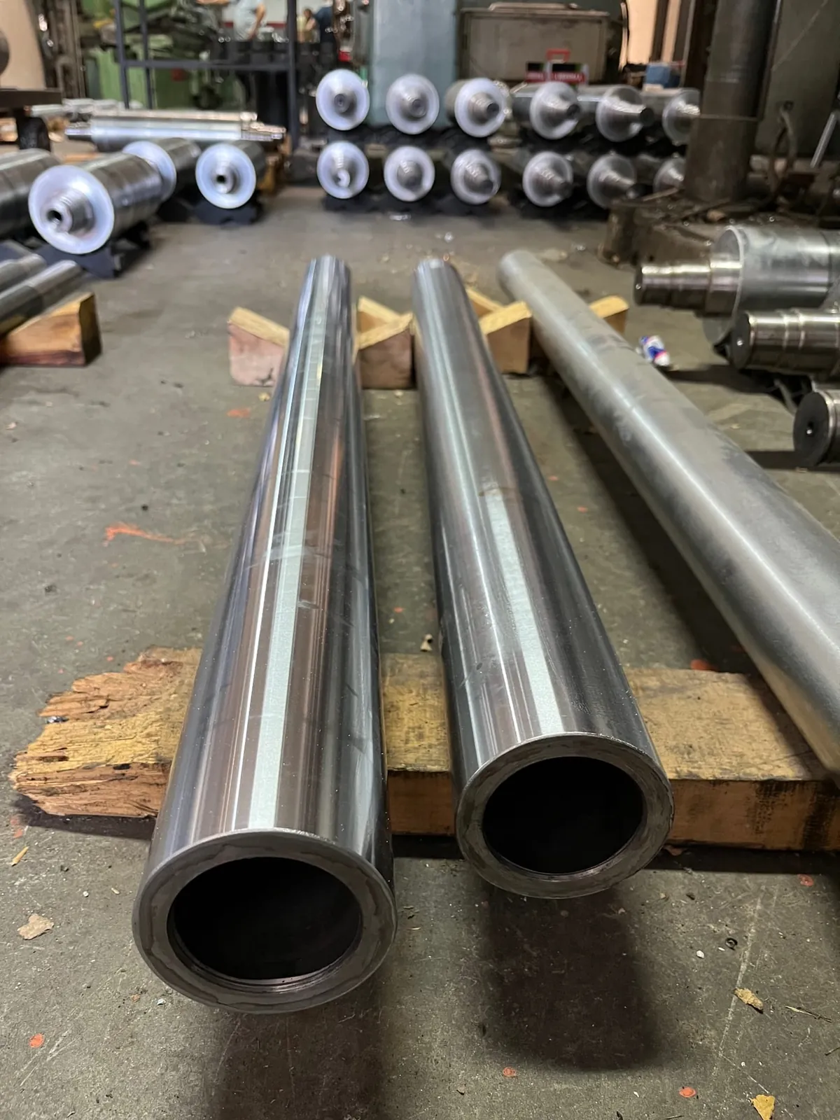 Finished hollow rolls with ground surface