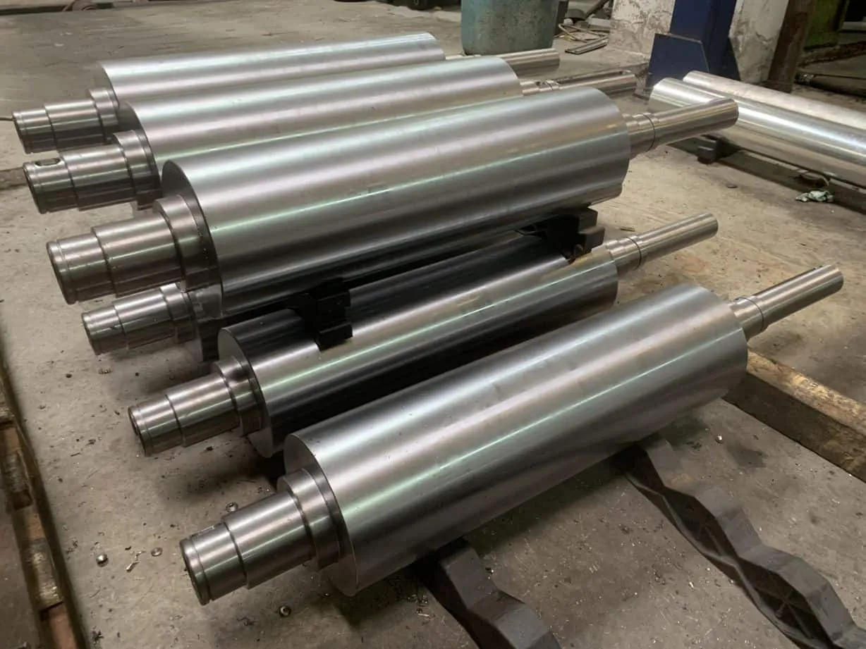 Batch of turned steel rollers with stepped journals
